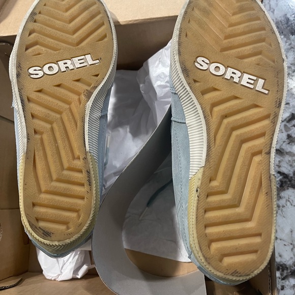Sorel Gray High-Top Sneakers with Tan Soles - Picture 6 of 6